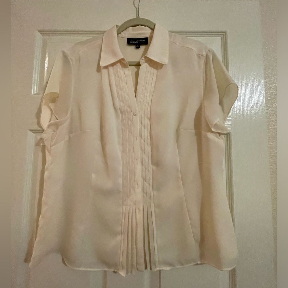 Jones New York Platinum Collection cream blouse
